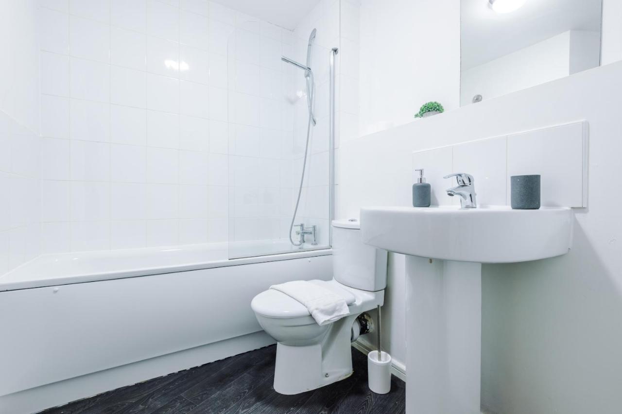 2 Bed Apartment With Balcony Private Parking Near Etihad Stadium, Coop Live Manchester Dış mekan fotoğraf